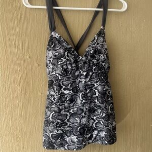 Kona Sol Women's Tankini Size Medium Strappy Back Gray Snake Print Swim NWT